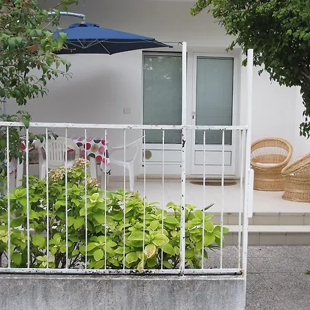 Apartament Flora *