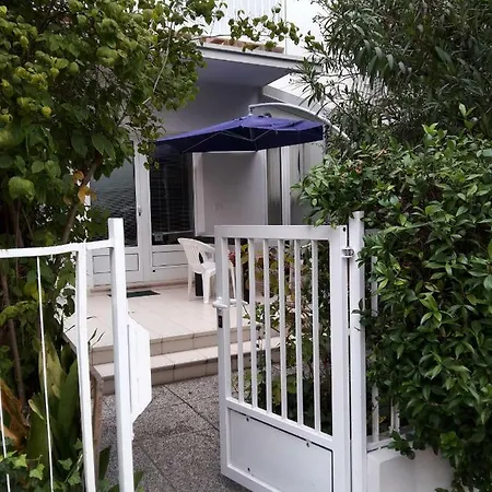 Apartament Flora *