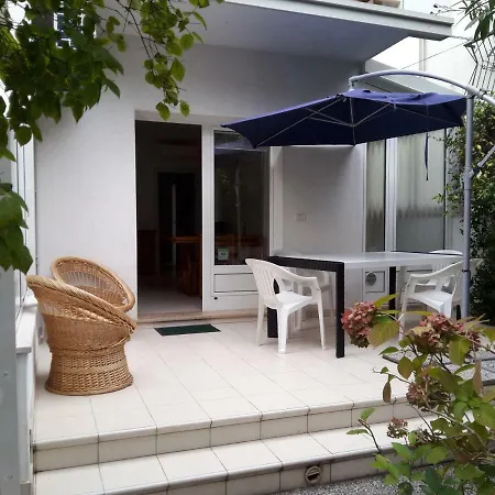 Flora Appartement Grado