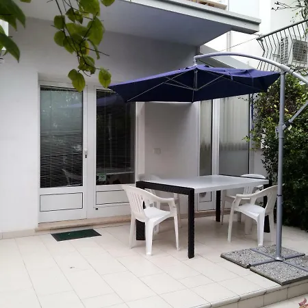 Flora Appartement Grado